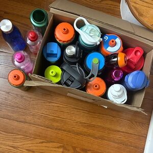 Assorted Color Water Bottles Set